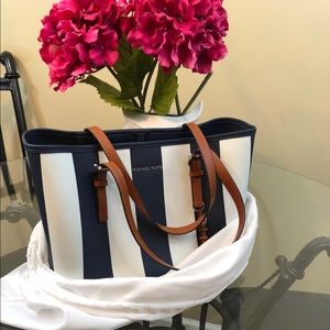 Beautiful Michael Kors Handbag